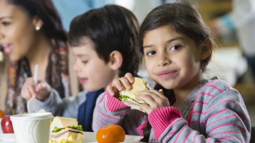 Kids eating a healthy meal